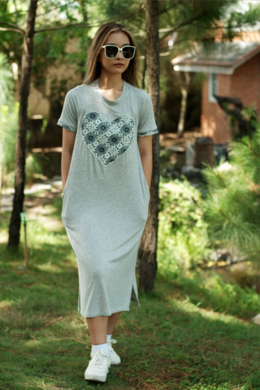 Đầm trái tim xám